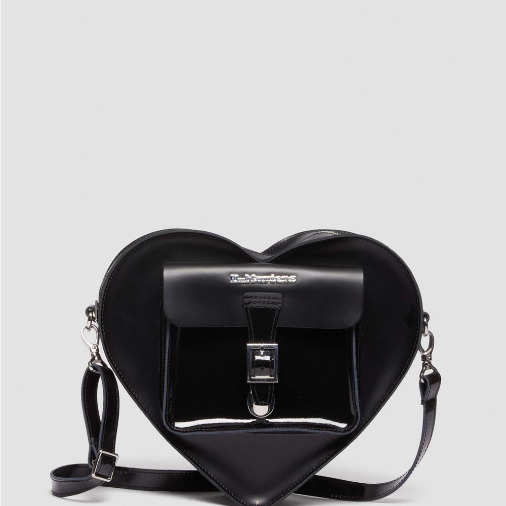Dr.Martens heart nag. NWT